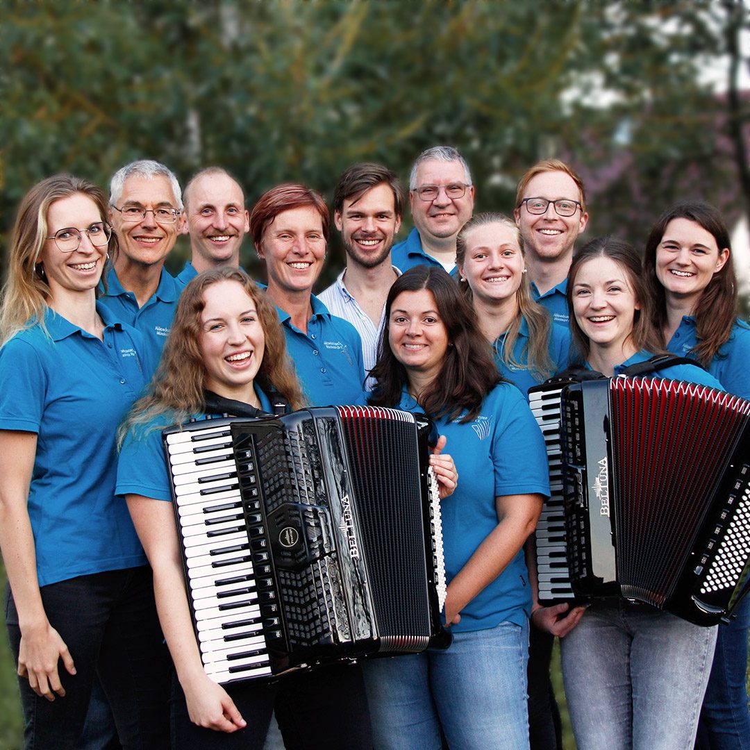 Gruppenbild des Ensembles InTakt mit Akkordeons